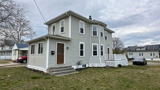 Building Photo - 102 W Delilah Rd