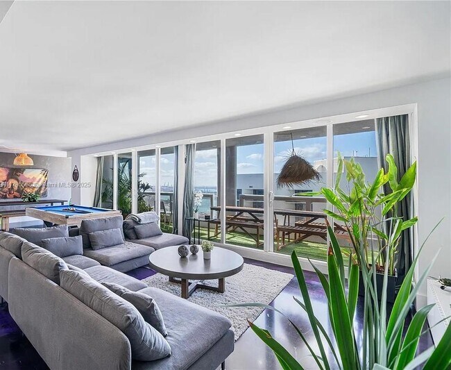 Foto del edificio - 1717 N Bayshore Dr