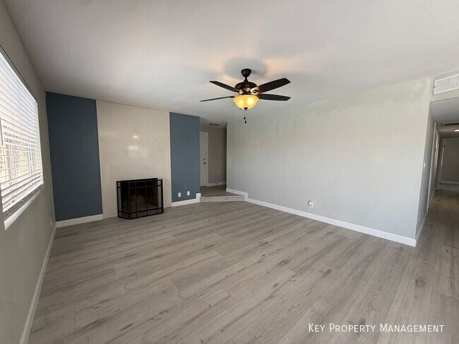 Foto del edificio - 6489 Bugbee Ave