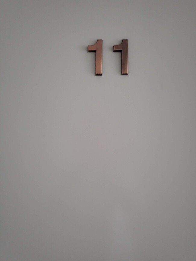 Foto del edificio - 1217 E Yandell Dr