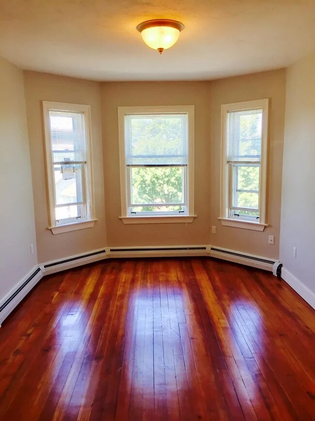 Foto del edificio - 823 Saratoga St