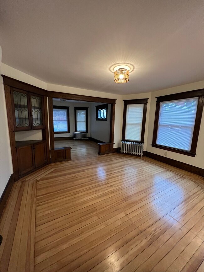 Building Photo - 36 Crestwood St