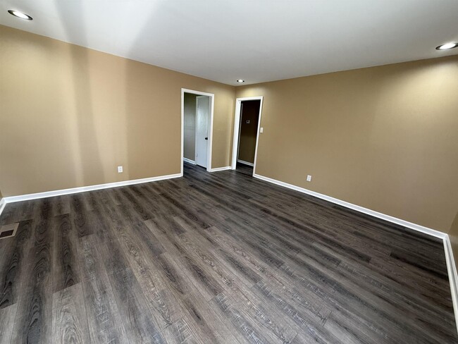 Building Photo - 62 Cinnamon Dr