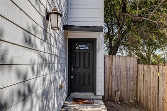 Building Photo - 4834 Hollow Hook Rd