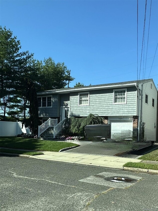 Primary Photo - 129 N 10th St