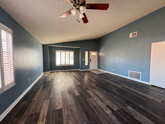 Foto del edificio - 3 Bedroom 2 Bathroom House with Swimming P...