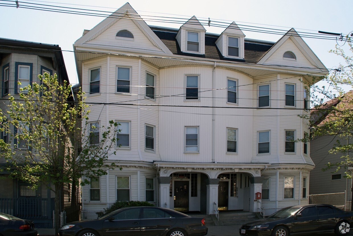 Foto del edificio - 763 Broadway