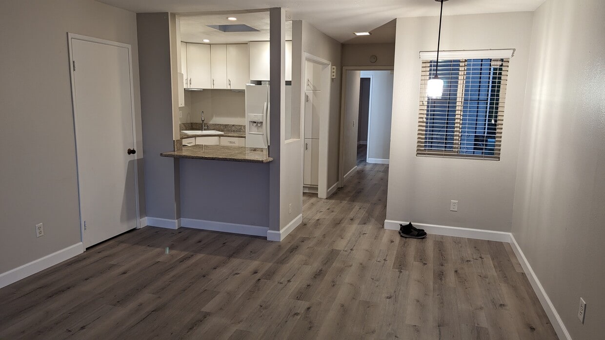 Living/Dining room - 2939 Cowley Way