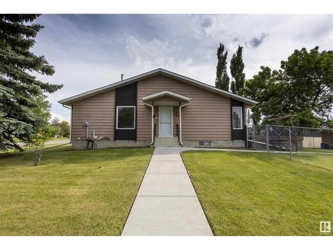 Building Photo - 48 Greystone Crescent