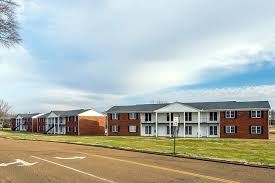 Building Photo - 1509 High School Dr