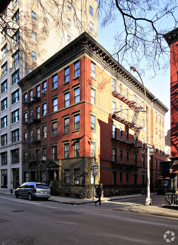 Building Photo - 143 Waverly Pl