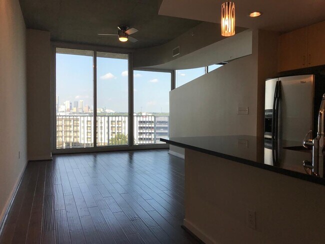 Foto del edificio - 5925 Almeda Rd