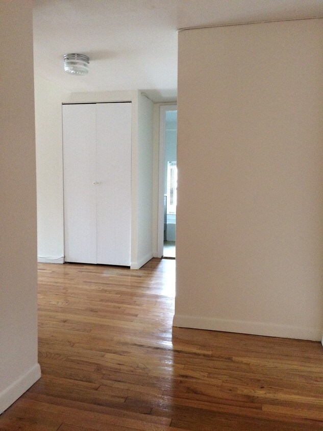 Primary Photo - 160 Bleecker St