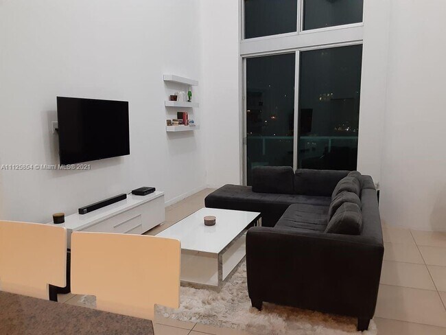 Building Photo - 300 S Biscayne Blvd