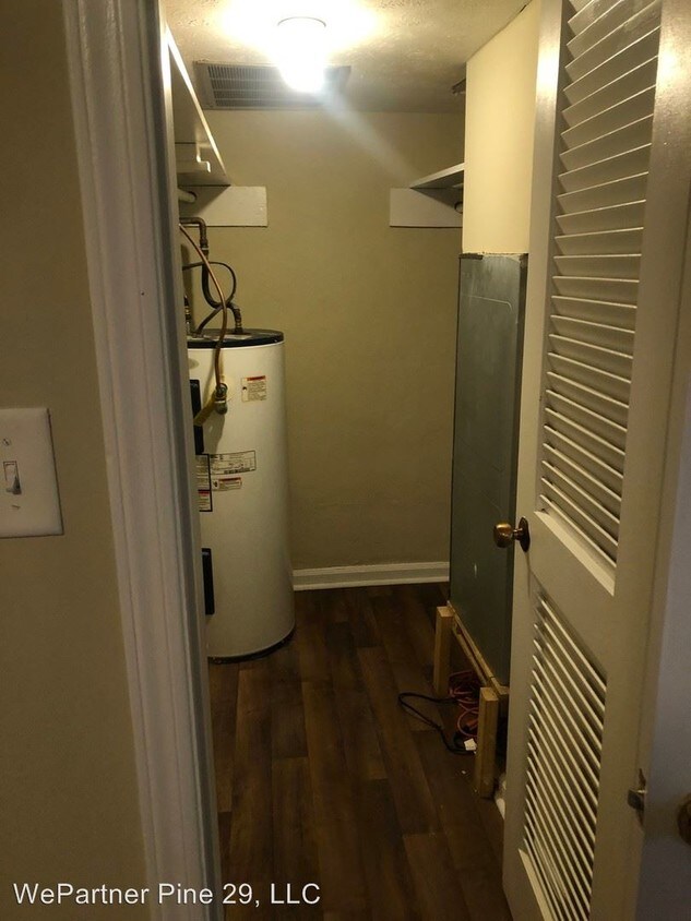Foto del edificio - 296 Pine St NW
