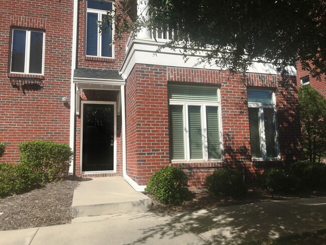 Foto del edificio - 3 Story Townhome Overlooking The Savannah ...