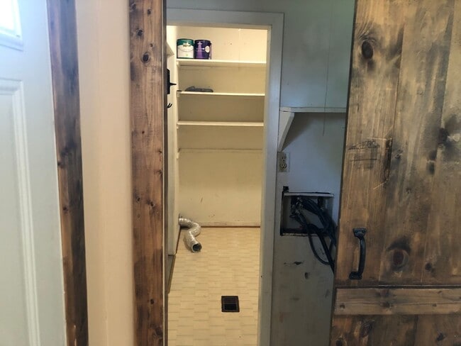 Foto del edificio - 3BR/2BA Home with Huge Fenced Yard, Fire pit Area & Storage Shop