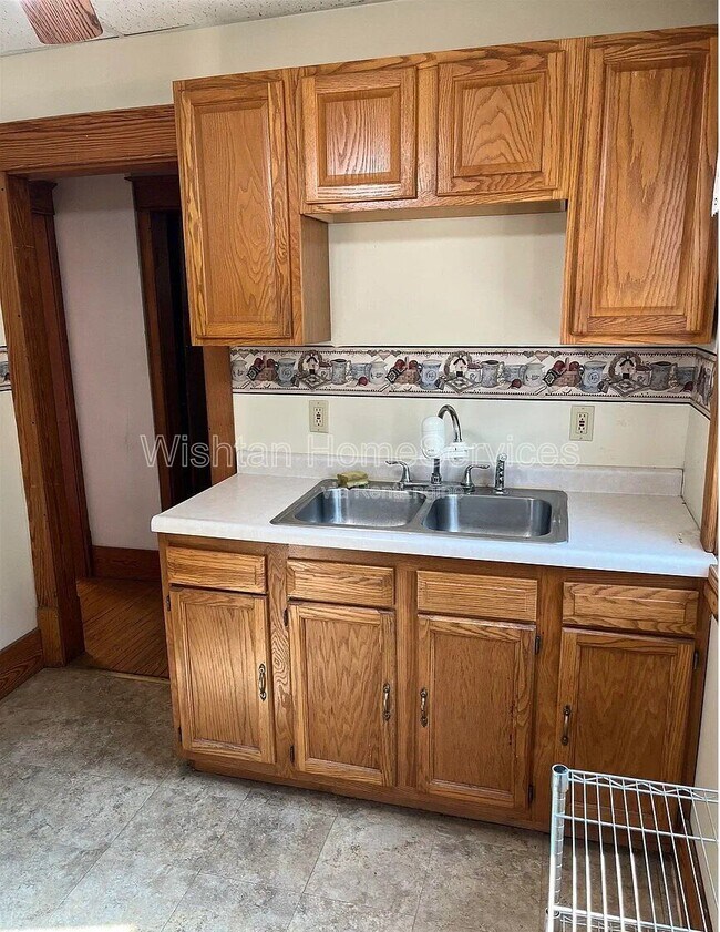 Foto del edificio - 1086 N Cedar St