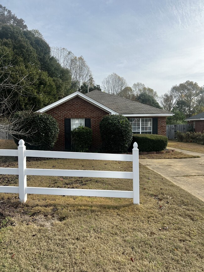 Foto del edificio - 801 Cottage Ln