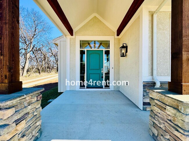 Foto del edificio - Nearly New Luxury Home in Blue Valley Schools!