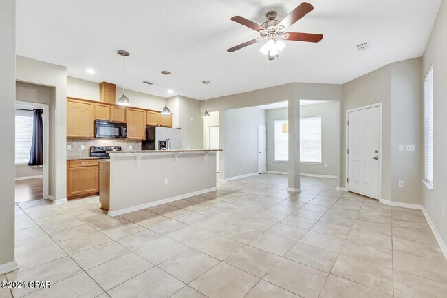 Foto del edificio - 120 Fox Glove Ln