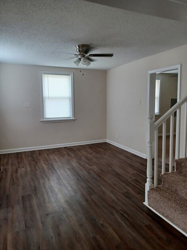 Foto del edificio - 4 BR single family home