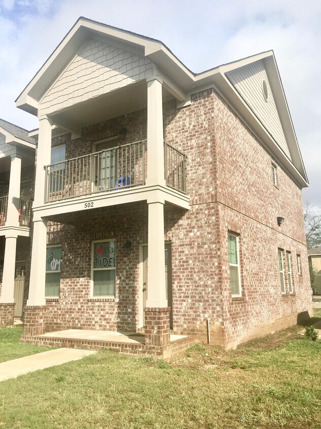 Primary Photo - 502 Wesley Pl