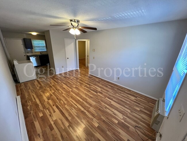 Building Photo - 715003 - 2123 Hollyrood Street