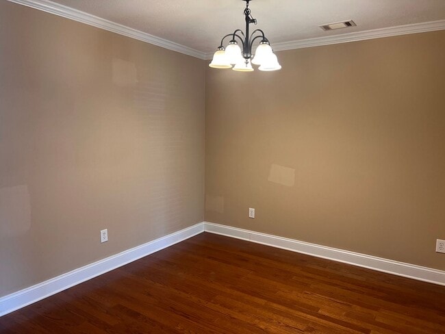 Building Photo - 911 Bryan Cir