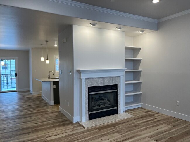 Building Photo - 5402 Sunset Dr