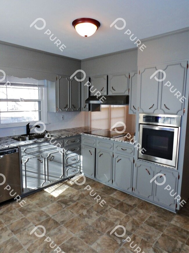 Building Photo - 1003 Heard Ct SE