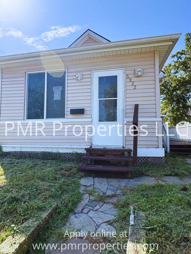 Building Photo - 5922 N 28th Ave