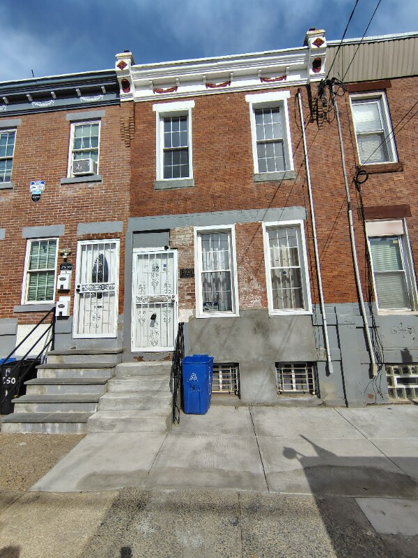 Photo - 2852 Jasper St
