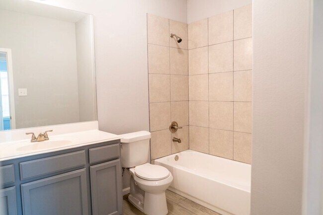 Foto del edificio - 3915 Brookmeade Dr