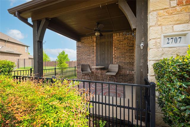 Foto del edificio - 2707 Elmwood Dr