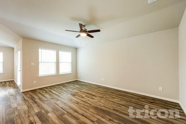 Foto del edificio - 13693 Paxton Blvd