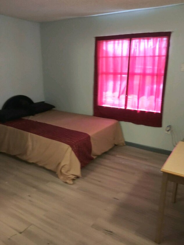Bunk beds $150/week per person shared room - 1921 Avenue D