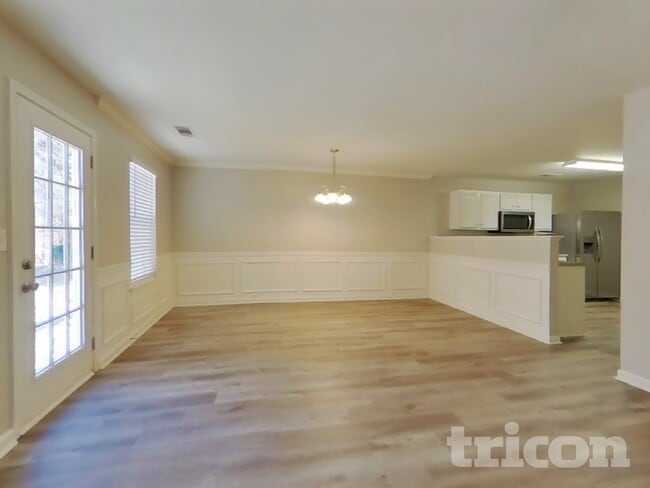 Building Photo - 128 Hidden Creek Dr