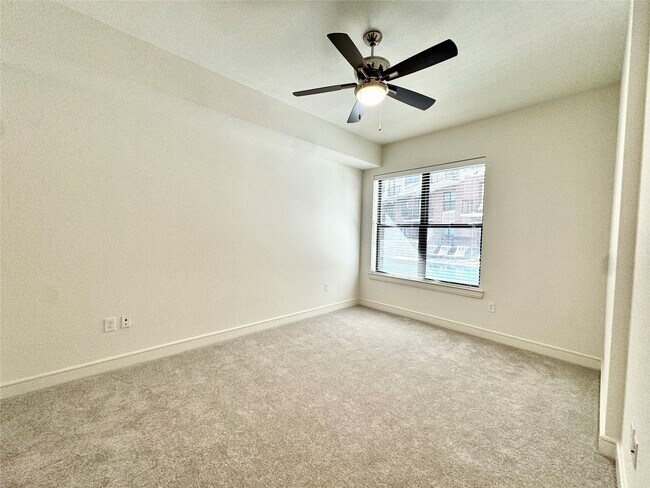 Foto del edificio - 2303 Mid Ln