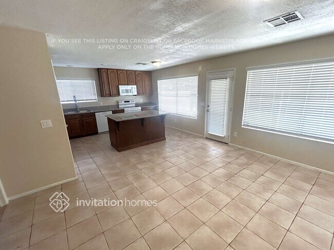 Foto del edificio - 7441 W Krall St