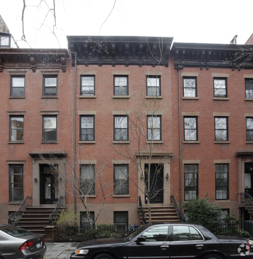 Building Photo - 44 Willow St