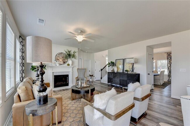 Building Photo - 766 Rodeo Dr