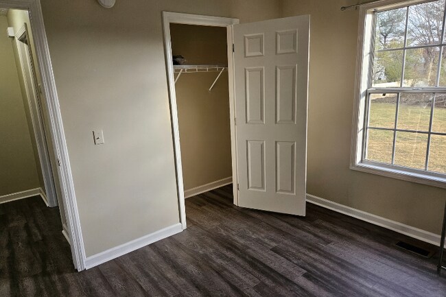 Foto del edificio - 2187 Jeffress Rd