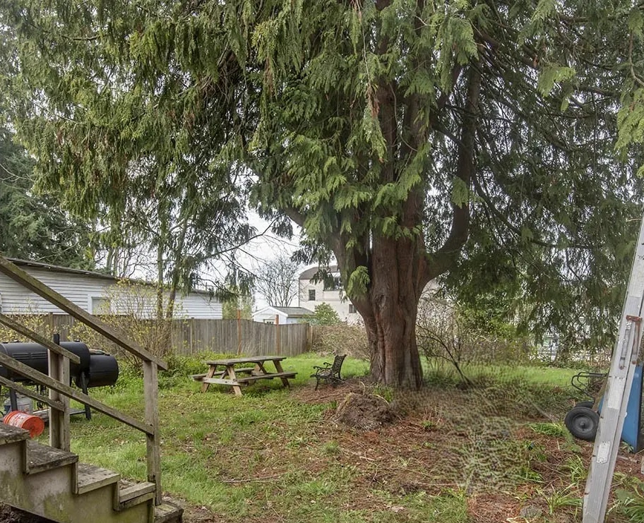 Photo - 10541 Phinney Ave N (Seattle, WA)