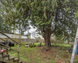Building Photo - 10541 Phinney Ave N
