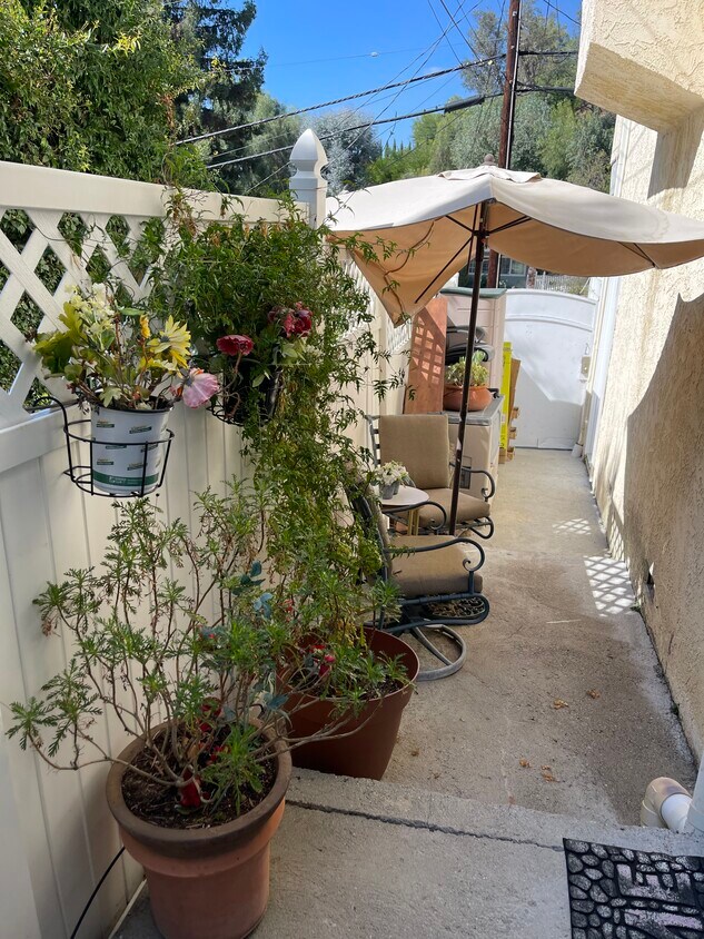 4968 Calderon Rd, Woodland Hills, CA 91364 House Rental in Woodland