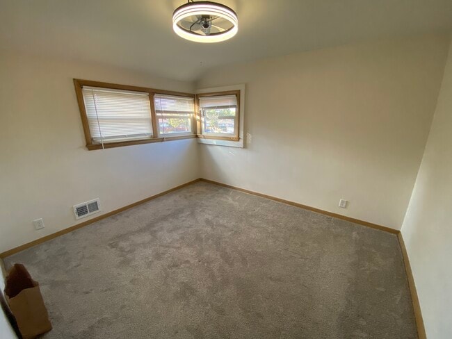 Foto del edificio - 3353 S 71st St