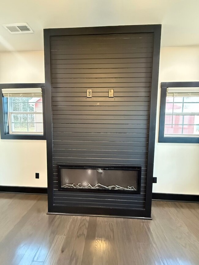 Foto del edificio - 2721 Cedrus Ave