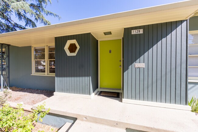 welcome home - 1129 E Marshall Plz