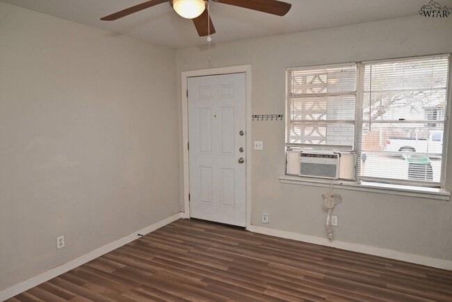 Foto del edificio - 600 E 1st St